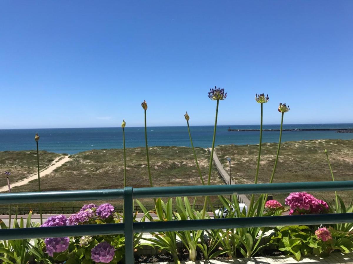 Beachfront Apartment With Sea View Azurara Eksteriør billede